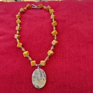 Artisan Agate Beaded Necklace with Stone Agate Pendant